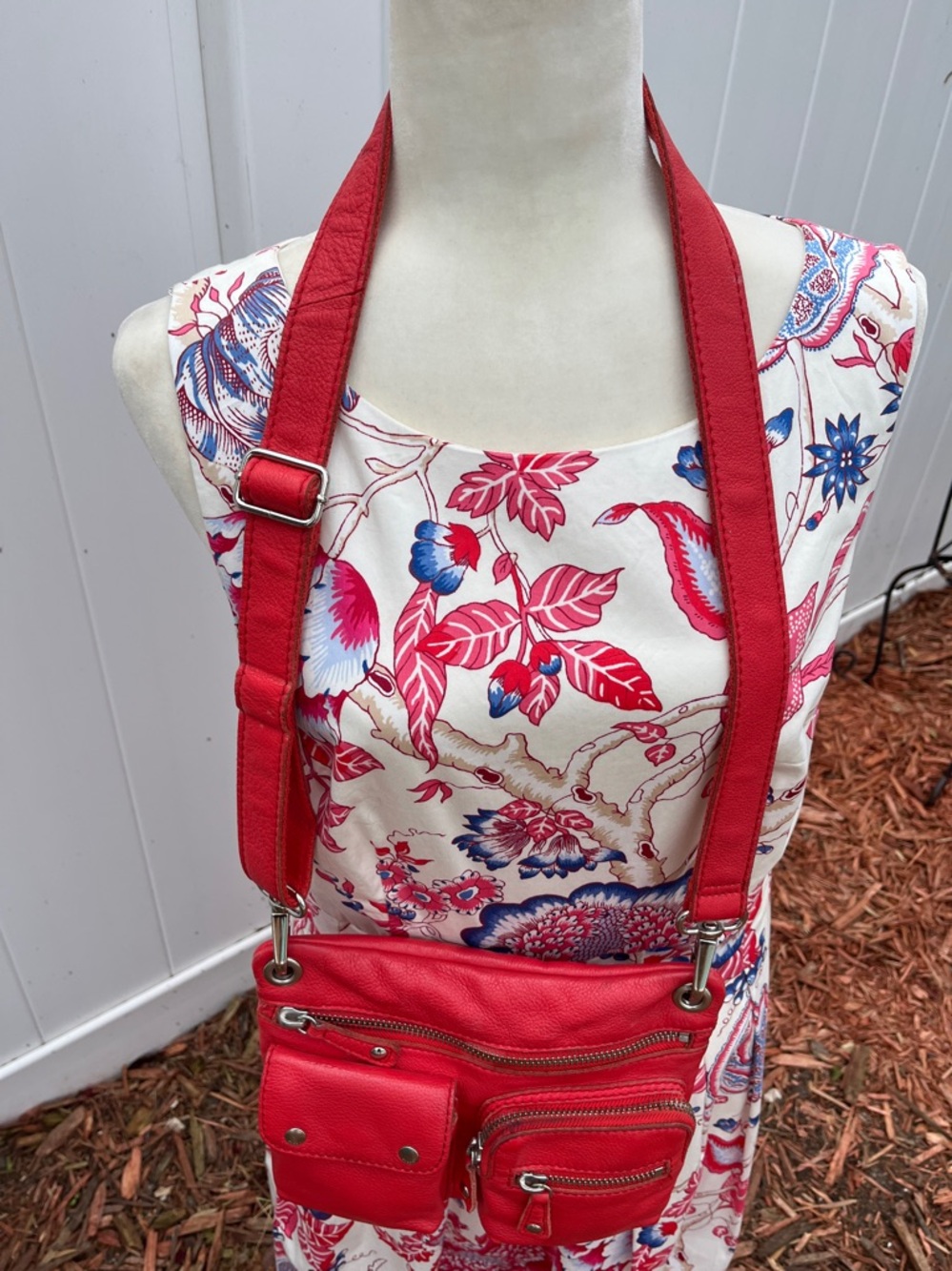Fossil Red Leather Crossbody Multi-Pocket Bag - Picture 4 of 13